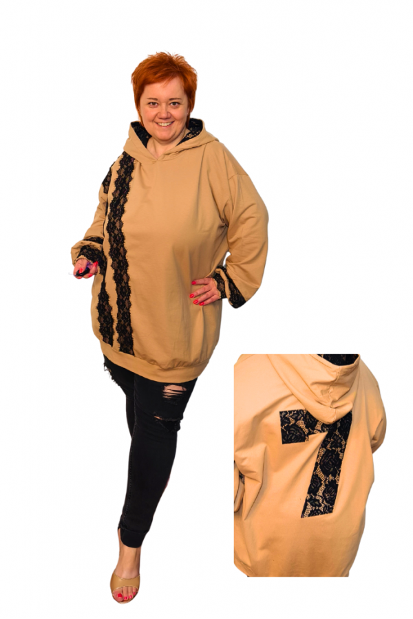 Béžová mikina s krajkovými detailmi a šťastnou "7"